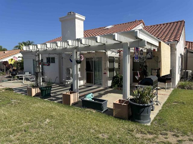 2884 Sage View Dr, Alpine CA: https://media.crmls.org/mediaz/c6795350-afbf-4014-807d-214124bc51ba.jpg