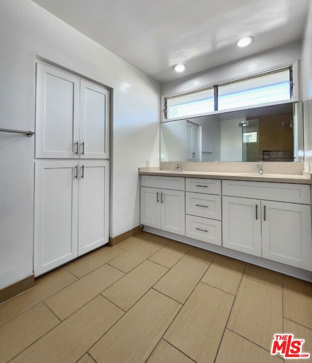 1357 1361 S Beverly Glen Boulevard, Los Angeles CA: https://media.crmls.org/mediaz/c6797297-8030-46ef-9e7d-5f361fab0d05.jpg