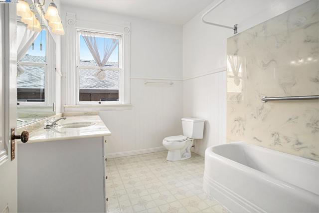 2120 Encinal, Alameda CA: https://media.crmls.org/mediaz/c679cad9-1e7c-4c93-b9d1-a9727b0cd848.jpg
