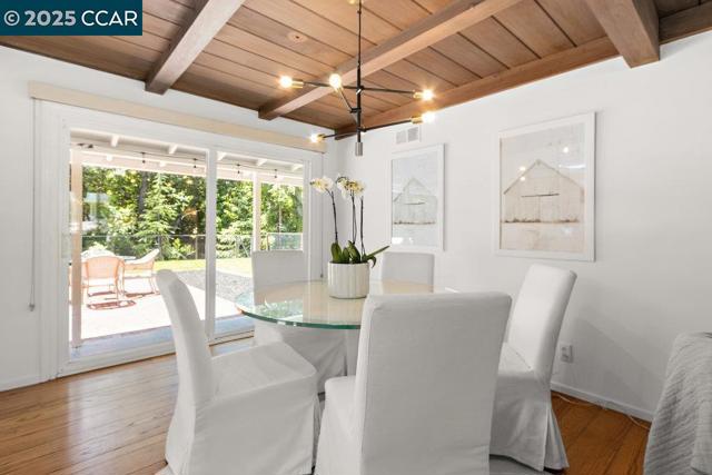 180 Ivy Drive, Orinda CA: https://media.crmls.org/mediaz/c679d2be-6330-4182-89f4-0ee8b096b6b2.jpg