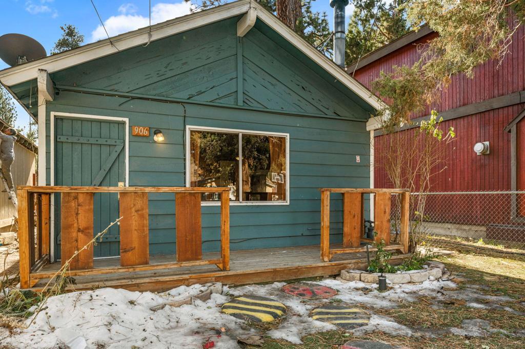 906 W Aeroplane Boulevard, Big Bear, CA 92314