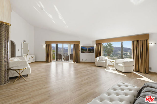 24366 La Masina Court, Calabasas CA: https://media.crmls.org/mediaz/c67a684d-966a-474b-871b-a2a2c621db40.jpg