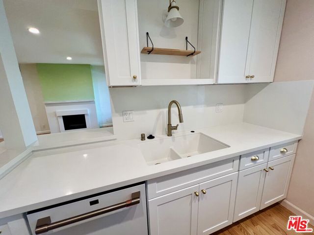 2209 Summertime Lane, Culver City CA: https://media.crmls.org/mediaz/c67b1bc1-ba2d-4988-ad38-651b1b1ee61b.jpg
