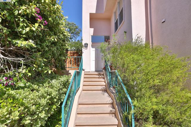 11030 Via Sorrento, Cupertino CA: https://media.crmls.org/mediaz/c67b3267-41ce-485e-a198-51d1bbbb2788.jpg