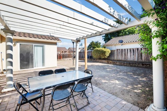 1261 South Street, Hollister CA: https://media.crmls.org/mediaz/c67b488a-eebc-4049-956e-55d8856a9d81.jpg