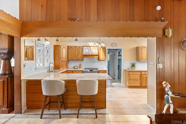 Detail Gallery Image 8 of 55 For 843 Alta Vista Dr, Vista,  CA 92084 - 3 Beds | 2 Baths