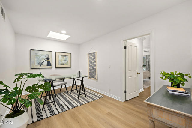 601 S El Molino Avenue, Pasadena CA: https://media.crmls.org/mediaz/c67c09fd-9bea-4ee1-9622-4ba076a636b9.jpg