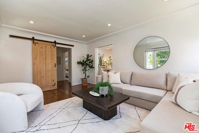4208 Jasmine Avenue, Culver City CA: https://media.crmls.org/mediaz/c67c1dd2-53b5-4af3-8620-d01135770e8b.jpg