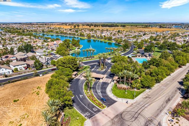 3638 Otter Brook Loop, Discovery Bay CA: https://media.crmls.org/mediaz/c67c77cd-ddc1-4ca7-95c9-53bbf25187dd.jpg
