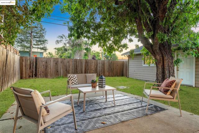 2670 Crescent Dr, Concord CA: https://media.crmls.org/mediaz/c67cc405-279e-4188-aa35-f95fa56eee44.jpg