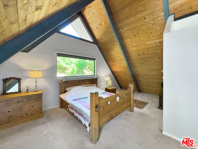 22012 Topanga School Road, Topanga CA: https://media.crmls.org/mediaz/c67d8f1a-0692-44f1-8453-f306e47ba971.jpg