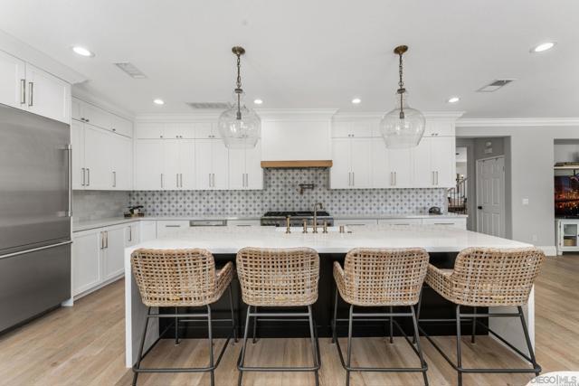2169 Corte San Simeon, Chula Vista CA: https://media.crmls.org/mediaz/c67d9780-79e4-4673-96dd-ae7a538ea04b.jpg