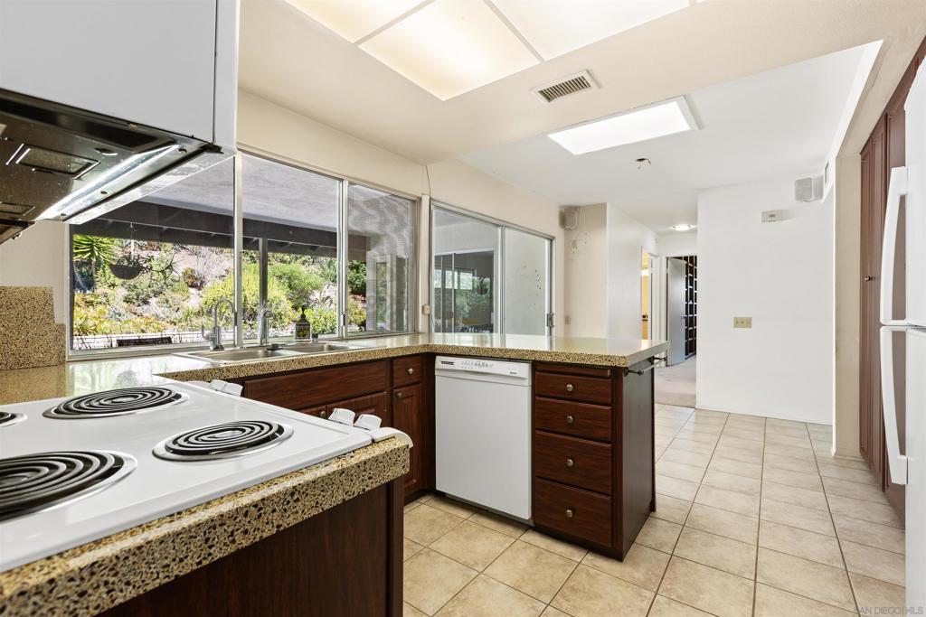 16174 Mesto Drive - photo 10