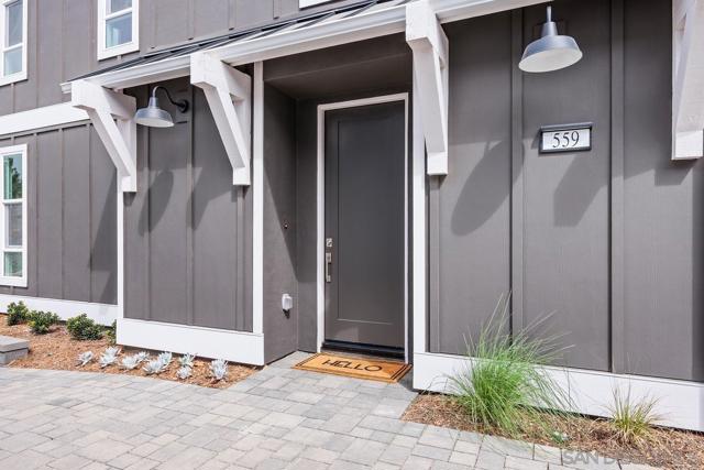 559 N Vulcan Ave, Encinitas CA: https://media.crmls.org/mediaz/c67ede33-0238-423a-9031-1aebac3bbfd5.jpg