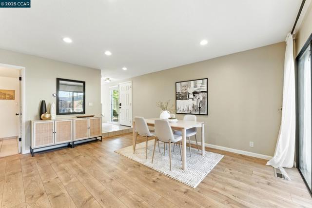 1660 San Luis Rd, Walnut Creek CA: https://media.crmls.org/mediaz/c67f2442-10d1-4345-9a40-c087a4620e8e.jpg