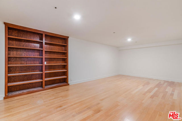 2370 Brookshire Lane, Los Angeles CA: https://media.crmls.org/mediaz/c68013bb-45af-4b61-a5b3-ce9af4f81080.jpg