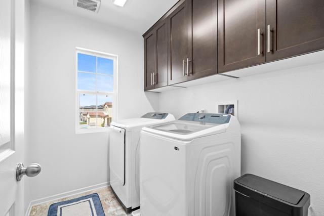 2504 Vista Del Mar Lane, Imperial CA: https://media.crmls.org/mediaz/c6801dc5-553d-4b55-b12a-3056d8e4f2bd.jpg