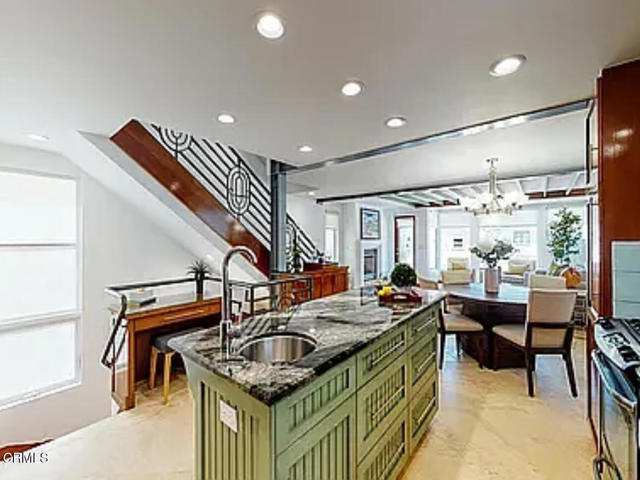 264 melrose Drive, Oxnard CA: https://media.crmls.org/mediaz/c6803889-a674-4789-9cf6-b8445759ba5b.jpg