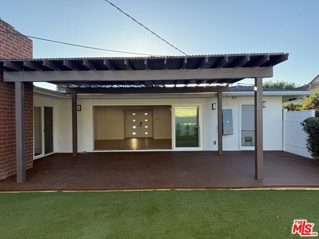 6159 Sylvia Avenue, Tarzana CA: https://media.crmls.org/mediaz/c6808187-2531-4c24-9a87-0667d0a5e356.jpg