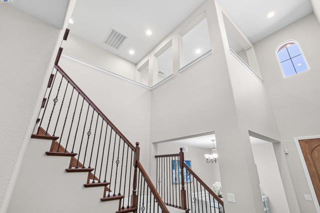 7818 Kennard Ln, San Ramon CA: https://media.crmls.org/mediaz/c68094af-de59-4bef-a15f-5738667b579b.jpg