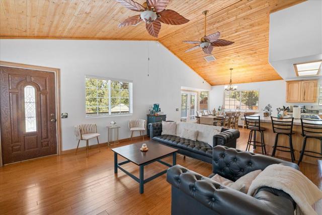 2737 Cedar Lane, Big Bear CA: https://media.crmls.org/mediaz/c680b217-8d27-4edd-a168-1b8aee1c664a.jpg