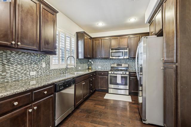 5010 Barrenstar Way, San Ramon CA: https://media.crmls.org/mediaz/c680b2db-1fe7-44fb-ba03-129ec0853a00.jpg