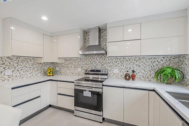 41511 Chadbourne Dr, Fremont CA: https://media.crmls.org/mediaz/c680d324-a32b-495c-8cae-3d174934a2ea.jpg