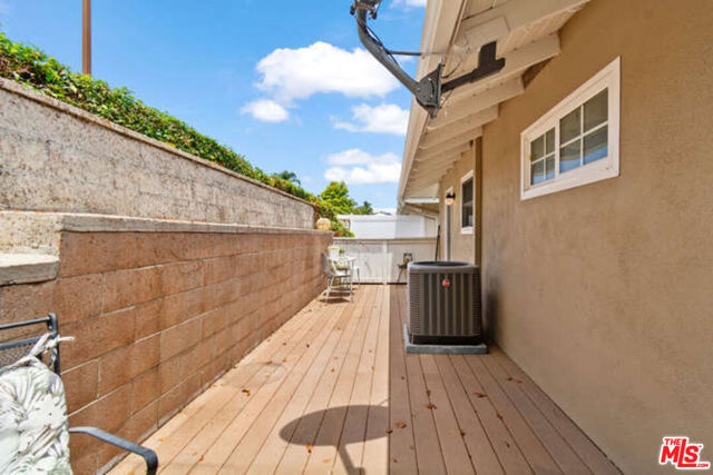 16951 Canyon Lane, Huntington Beach CA: https://media.crmls.org/mediaz/c6817ebc-4c20-4914-9a62-43cf56bbaeb2.jpg