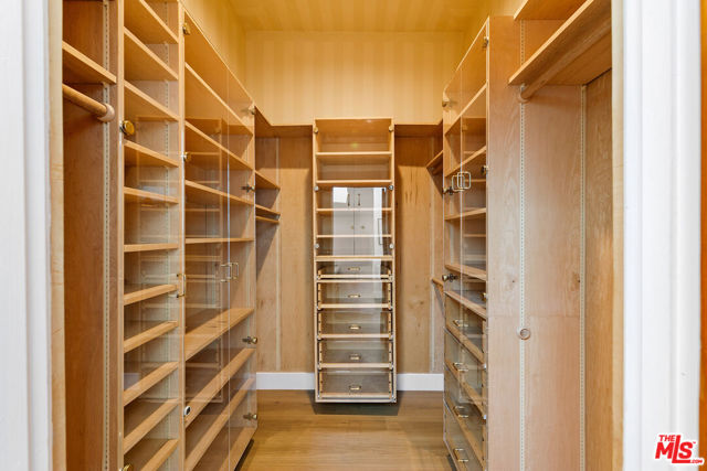 29221 Heathercliff Road, Malibu CA: https://media.crmls.org/mediaz/c6819381-ac0f-49f2-b836-c19ef3c84155.jpg