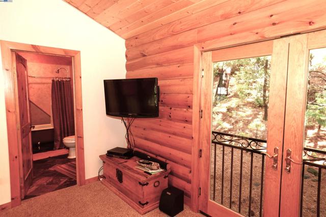 14068 Gas Canyon Rd, Nevada City CA: https://media.crmls.org/mediaz/c681c8e4-7047-409b-ac5f-9086216bd1ed.jpg