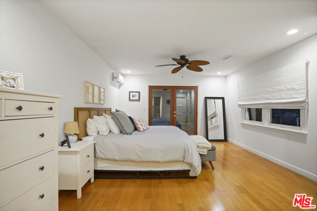 4546 Allott Avenue, Sherman Oaks CA: https://media.crmls.org/mediaz/c68256d8-1b92-454b-9973-7850c93d5b22.jpg