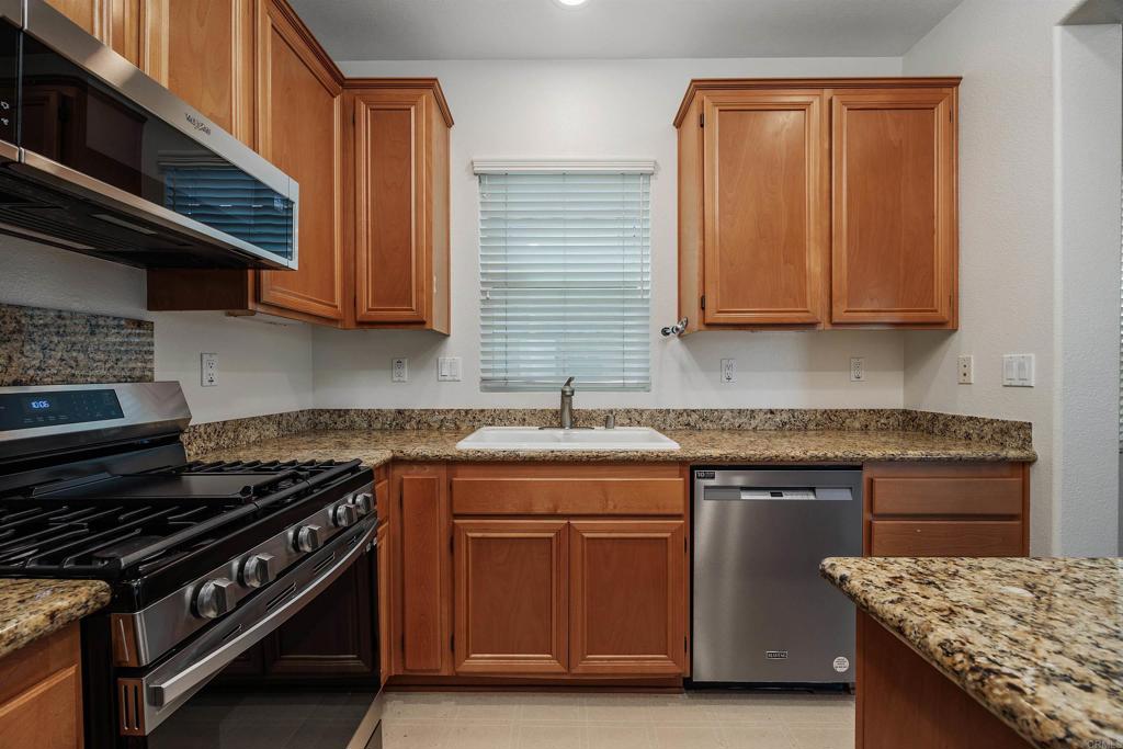 https://media.crmls.org/mediaz/c6829fc0-a4a4-4e66-830f-6c7c10484800.jpg?preset=X-Large