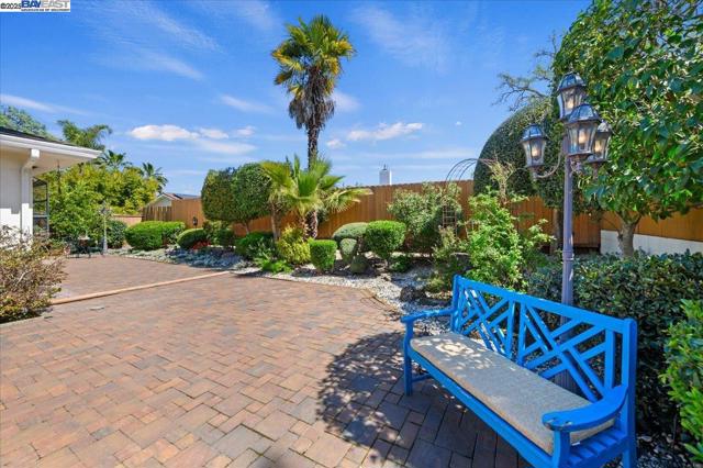 5720 San Juan Way, Pleasanton CA: https://media.crmls.org/mediaz/c682c1d2-19ab-4996-8b44-9093896f8ed9.jpg