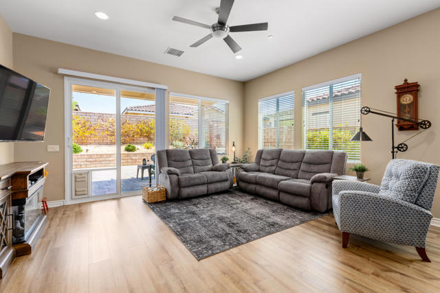 43606 Treviso Drive, Indio CA: https://media.crmls.org/mediaz/c6837d71-810f-4e04-90ca-b3c3c039856a.jpg