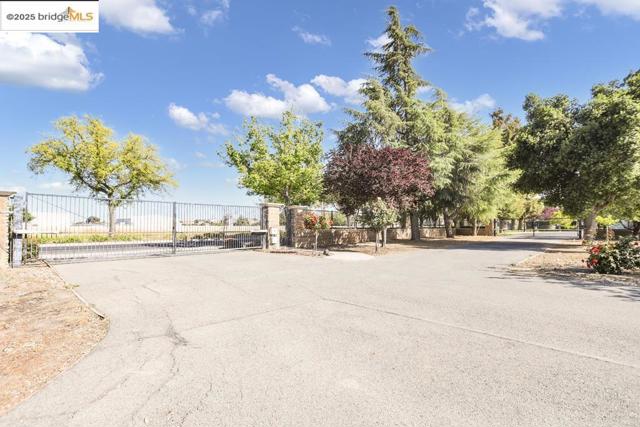 3215 Ohara Ave, Brentwood CA: https://media.crmls.org/mediaz/c683ddf4-504f-4892-be99-a2d1cda12c8f.jpg
