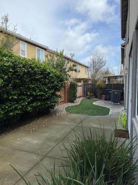 12 Mantauk Point Place, Sacramento CA: https://media.crmls.org/mediaz/c683e65c-bdb4-4fa3-9474-05418e6bb593.jpg