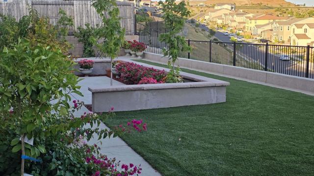 4709 Iron Bird Dr, Folsom CA: https://media.crmls.org/mediaz/c6842416-fc98-4282-9c7d-c27da38500fd.jpg