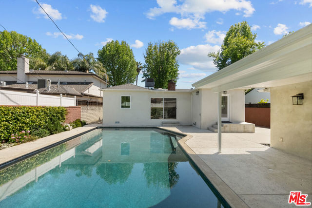 10531 Woodbridge Street, Toluca Lake CA: https://media.crmls.org/mediaz/c6849acd-0ac2-4bd3-9a1f-c810992ff4a7.jpg