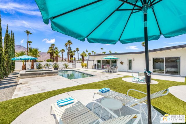 3351 E Paseo Barbara, Palm Springs CA: https://media.crmls.org/mediaz/c684e2bf-6157-45d5-b816-e918fd918efa.jpg