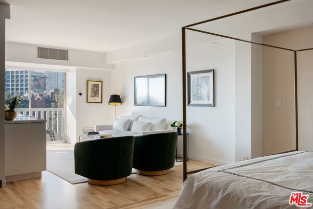 999 N Doheny Drive, West Hollywood CA: https://media.crmls.org/mediaz/c684f77a-7123-49c8-a86c-374a5192ef45.jpg