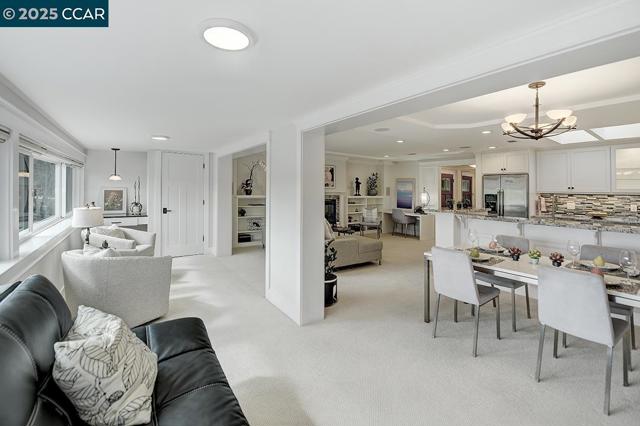 1232 Skycrest Dr, Walnut Creek CA: https://media.crmls.org/mediaz/c6850b6c-4fdc-4f68-9e8c-3903095b6ea2.jpg