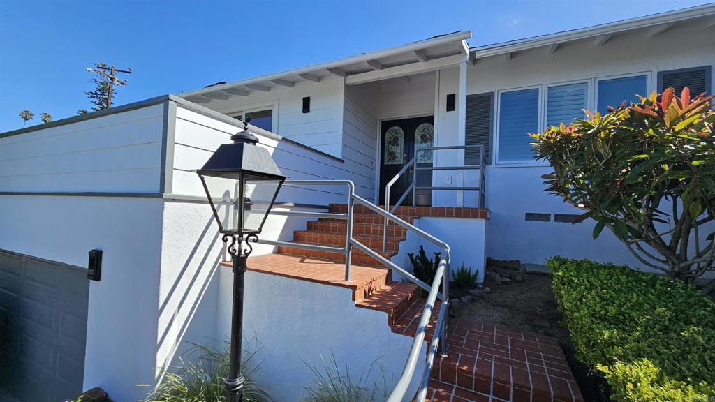 7920 Avenida Alamar