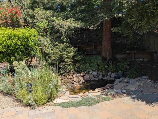2277 Stillcreek Ct, Martinez CA: https://media.crmls.org/mediaz/c6865c1a-7f68-4d50-834e-eabf50e5737d.jpg