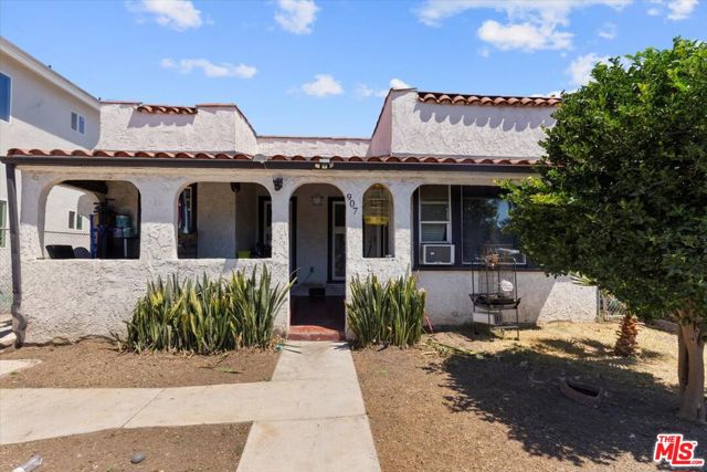 907 E 81st Street, Los Angeles CA: https://media.crmls.org/mediaz/c686685d-af7a-4dba-8a25-0c9a2e6ece43.jpg