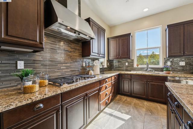 7213 Calistoga Ln, Dublin CA: https://media.crmls.org/mediaz/c68670db-b708-4c26-ab0b-2c0b7a8c755e.jpg