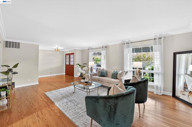 Image 7 of 49 For 5218 Ridgevale Way