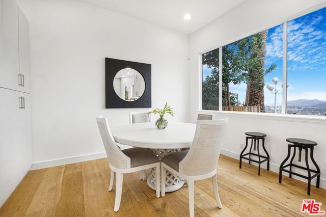 3485 Ridgeford Drive, Westlake Village CA: https://media.crmls.org/mediaz/c686e120-c501-4428-bfcb-36b158d7728b.jpg