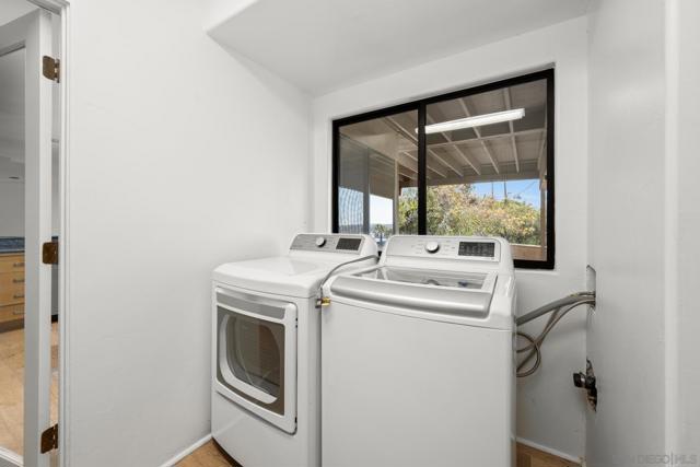 2195 Hayden Way, San Diego CA: https://media.crmls.org/mediaz/c68754ee-6fa0-48fb-bdd6-086ddb73943e.jpg