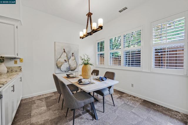 422 Sutton Cir, Danville CA: https://media.crmls.org/mediaz/c688190b-d46d-4967-bdbf-77eb97563e85.jpg