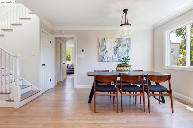 2 Cavendish Ln, Piedmont CA: https://media.crmls.org/mediaz/c6887f1e-57b2-4499-b328-e906eafd8b2d.jpg